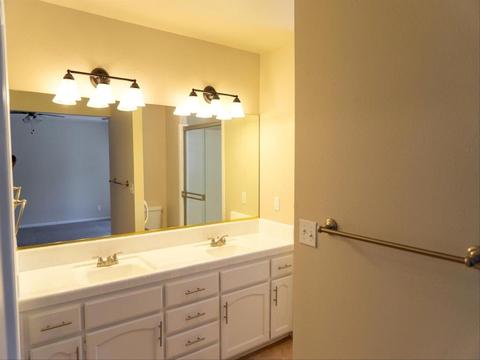 1934 E Parrish Ct, Visalia, CA 93292 photo 16