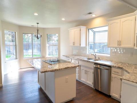 1934 E Parrish Ct, Visalia, CA 93292 photo 7