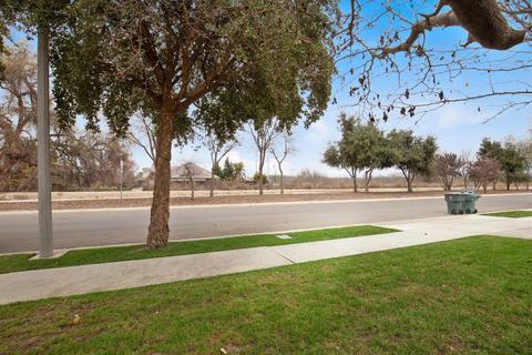 4419 E Murray Ave, Visalia, CA 93292 photo 3