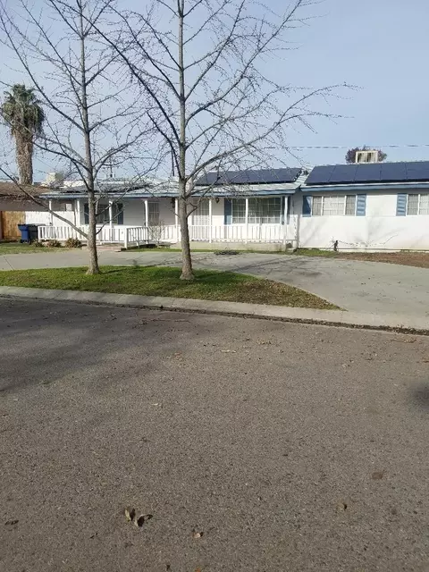 2366 E Sunset Ave, Tulare, CA 93274 photo 1
