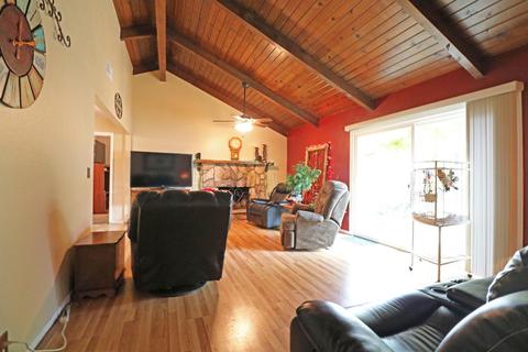 974 E Pleasant Ave, Tulare, CA 93274 photo 4