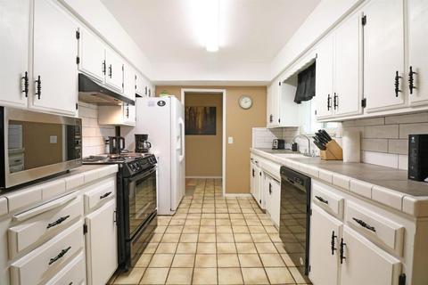 974 E Pleasant Ave, Tulare, CA 93274 photo 6