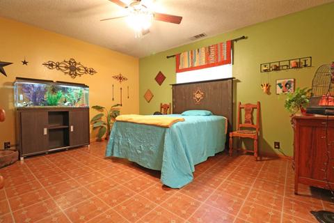 974 E Pleasant Ave, Tulare, CA 93274 photo 12