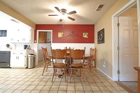 974 E Pleasant Ave, Tulare, CA 93274 photo 8