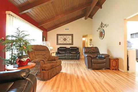 974 E Pleasant Ave, Tulare, CA 93274 photo 5