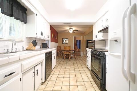 974 E Pleasant Ave, Tulare, CA 93274 photo 7