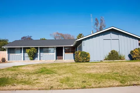 3046 W Vassar, Visalia, CA 93277 photo 2