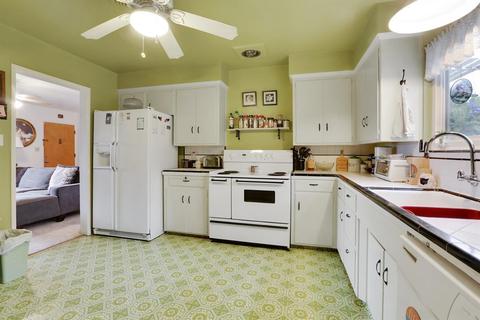3237 E Meadow Ave, Visalia, CA 93292 photo 2