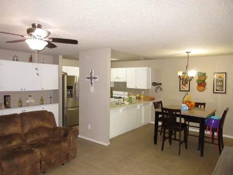 547 E Prospect Ave, Visalia, CA 93292 photo 2