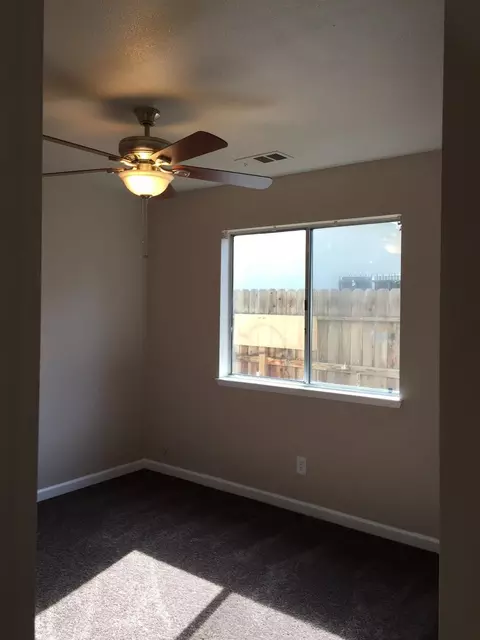 2425 N Sowell Ct, Visalia, CA 93291 photo 12