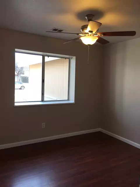 2425 N Sowell Ct, Visalia, CA 93291 photo 11