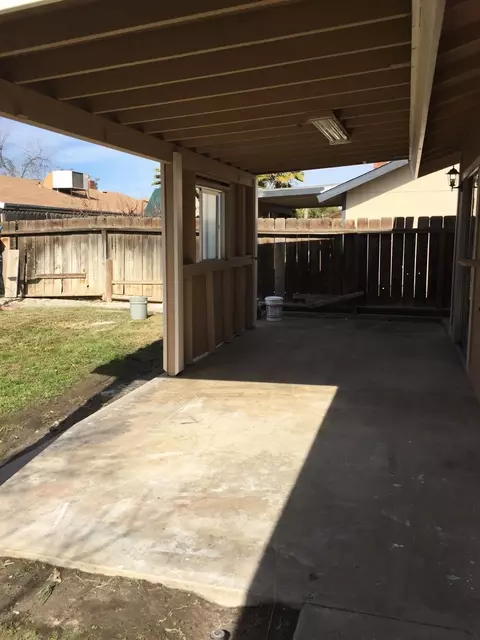 2425 N Sowell Ct, Visalia, CA 93291 photo 24