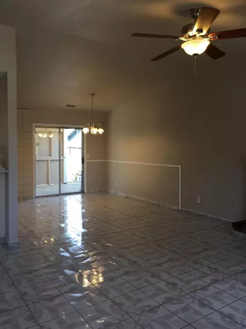 2425 N Sowell Ct, Visalia, CA 93291 photo 4