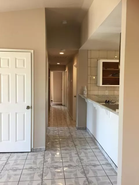 2425 N Sowell Ct, Visalia, CA 93291 photo 6