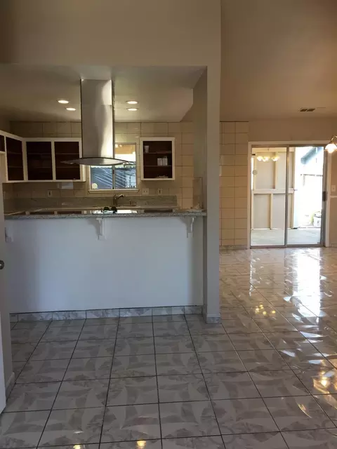 2425 N Sowell Ct, Visalia, CA 93291 photo 5