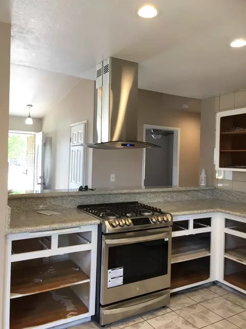 2425 N Sowell Ct, Visalia, CA 93291 photo 9