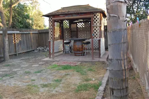 135 E Walnut Ave, Visalia, CA 93277 photo 44