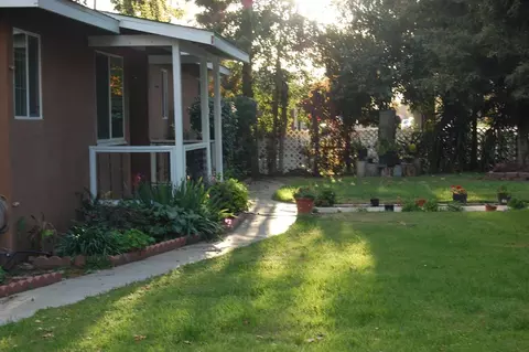 135 E Walnut Ave, Visalia, CA 93277 photo 9