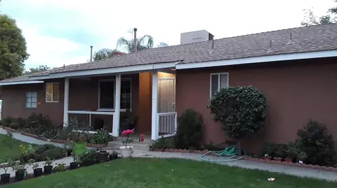 135 E Walnut Ave, Visalia, CA 93277 photo 5