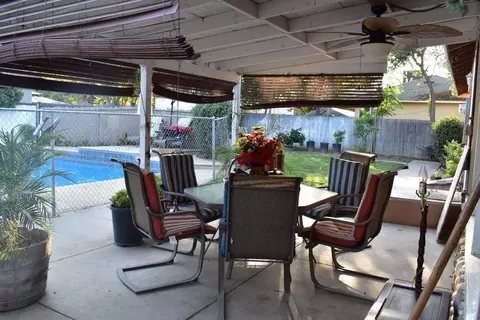 135 E Walnut Ave, Visalia, CA 93277 photo 41