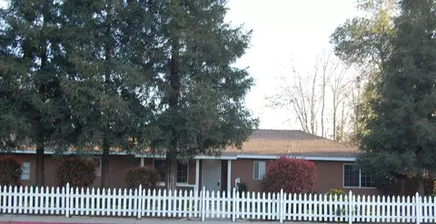 135 E Walnut Ave, Visalia, CA 93277 photo 1