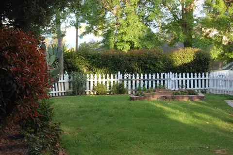 135 E Walnut Ave, Visalia, CA 93277 photo 8