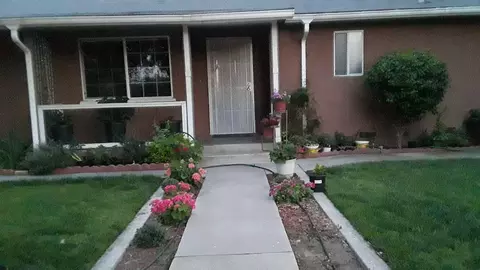 135 E Walnut Ave, Visalia, CA 93277 photo 4