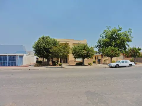 1124 E St, Reedley, CA 93654 photo 2