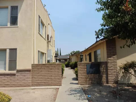 1124 E St, Reedley, CA 93654 photo 3