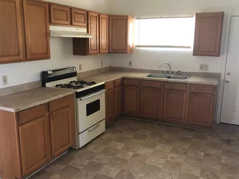500 E Yale Ave, Dinuba, CA 93618 photo 4