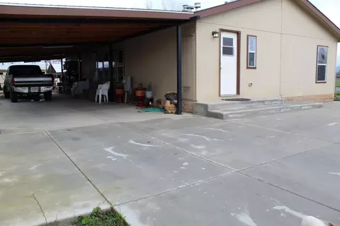 23540 Owens St, Ducor, CA 93218 photo 3