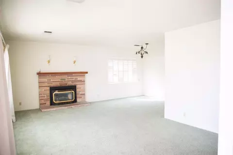 121 N Cambridge Dr, Lemoore, CA 93245 photo 3