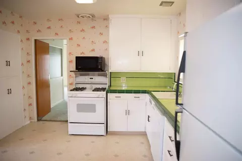 121 N Cambridge Dr, Lemoore, CA 93245 photo 16