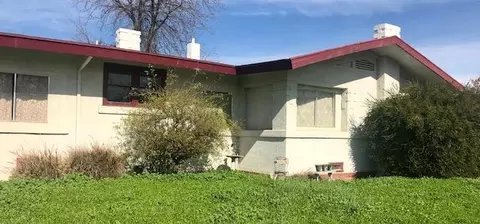 100 N Crespi Ave, Exeter, CA 93221 photo 2