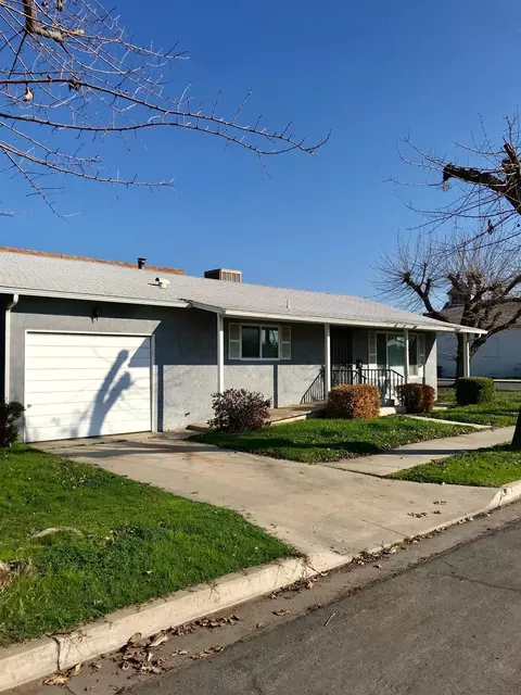 501 W Chestnut St, Exeter, CA 93221 photo 1
