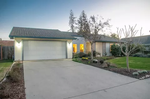 125 E Paseo Ave, Visalia, CA 93277 photo 3