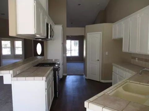 504 Rolling Hills St, Exeter, CA 93221 photo 2