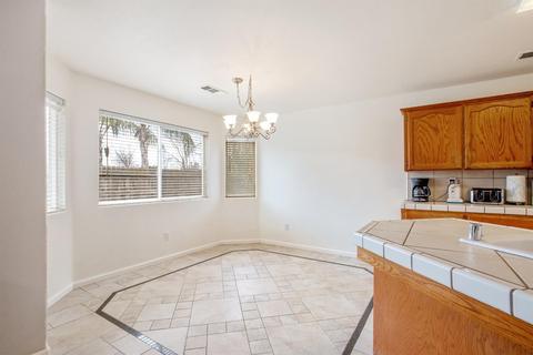 2301 E Beech Ct, Visalia, CA 93292 photo 14