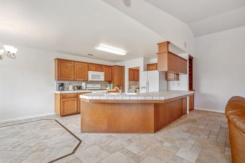 2301 E Beech Ct, Visalia, CA 93292 photo 13