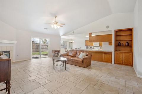 2301 E Beech Ct, Visalia, CA 93292 photo 12