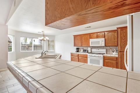 2301 E Beech Ct, Visalia, CA 93292 photo 16