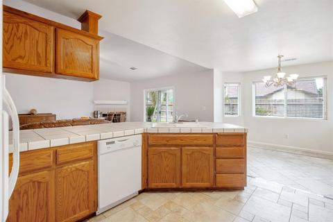 2301 E Beech Ct, Visalia, CA 93292 photo 18