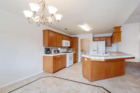 2301 E Beech Ct, Visalia, CA 93292 photo 17