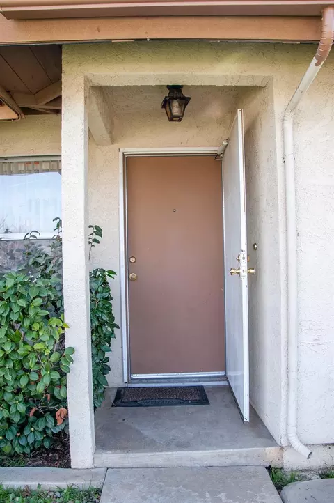 1446 E North Way, Dinuba, CA 93618 photo 4