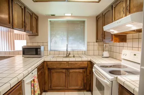 1446 E North Way, Dinuba, CA 93618 photo 11