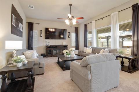 2015 N Stokes Ct, Visalia, CA 93291 photo 6