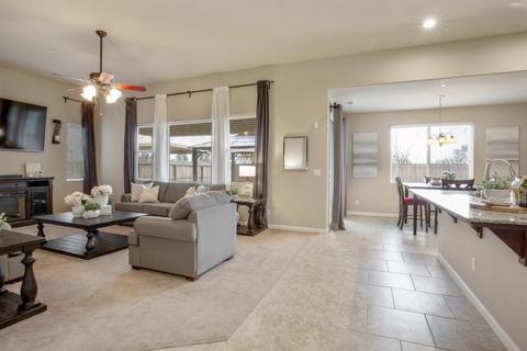 2015 N Stokes Ct, Visalia, CA 93291 photo 10