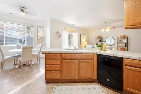 3749 E Cambridge Ct, Visalia, CA 93292 photo 15