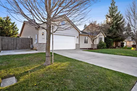 3749 E Cambridge Ct, Visalia, CA 93292 photo 3