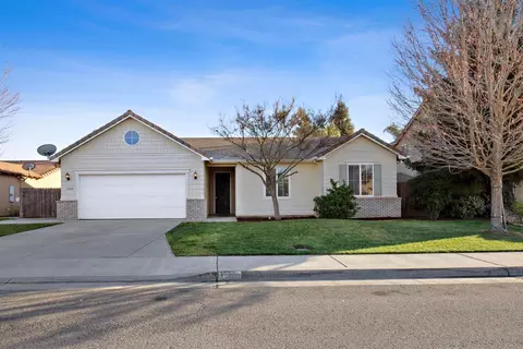 3749 E Cambridge Ct, Visalia, CA 93292 photo 2